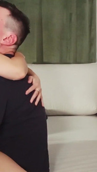 Malá Maisha Se Má Dobře S Nohama a Nakonec Si Nasadí Tvrdý Penis a Dostane Hodně Semene Na Prsa.