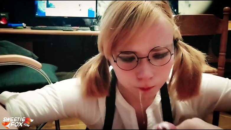 Sweetie Fox: Czarujący student niechlujny facefuck ogromny kutas - wytryski POV