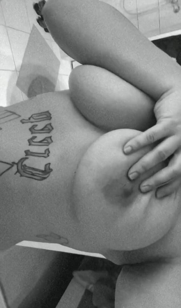 BossAssBiX: Squeezing big titties