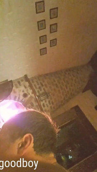 Jouez avec son beau-père au bord du feu, Lemme voit la bite bien dure de ton garçon
