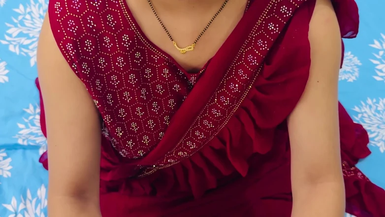 Hornycouple149: Bhabhi drăguță în sari devine obraznică cu indianul ei devar pentru...