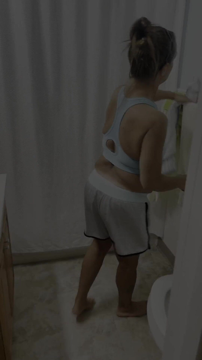 Sweet Marie: Eu tirando a roupa e posando e piscando meu cu...