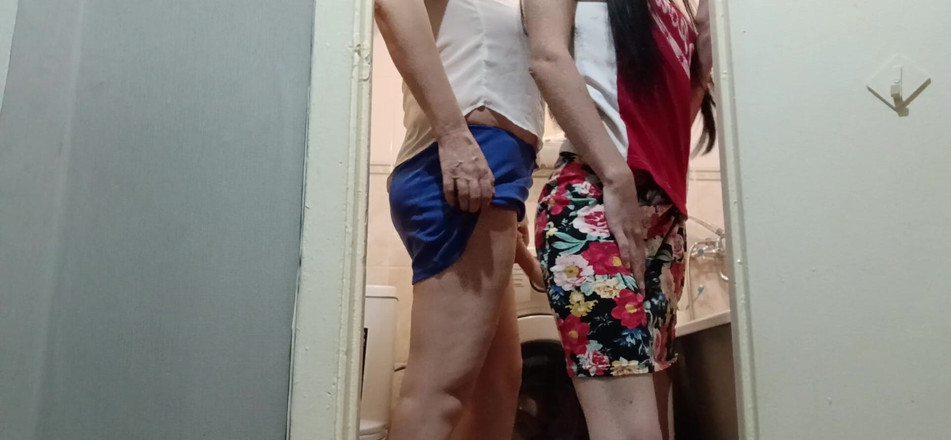 Lesbian-candys: Estou traindo meu marido com sua meia-irmã lésbica