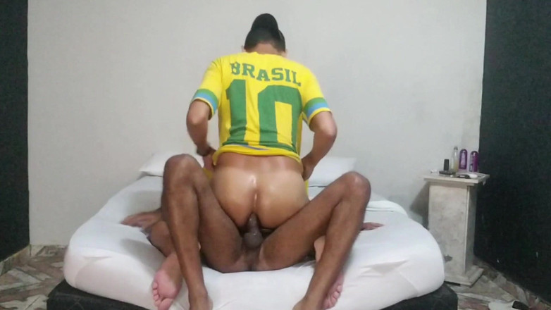 MiguellTrajano: 近所の人たちがワールドカップを観戦し、妻が家にいない間にセックスを決意 - その2