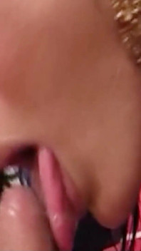 Velho cara fode sua primeira mulher trans Alessandra anal