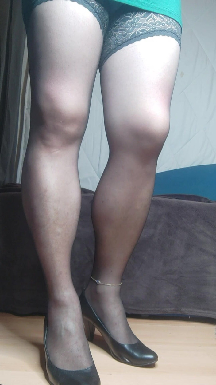 Nattalie Trans: Prueban medias negras y tacones altos