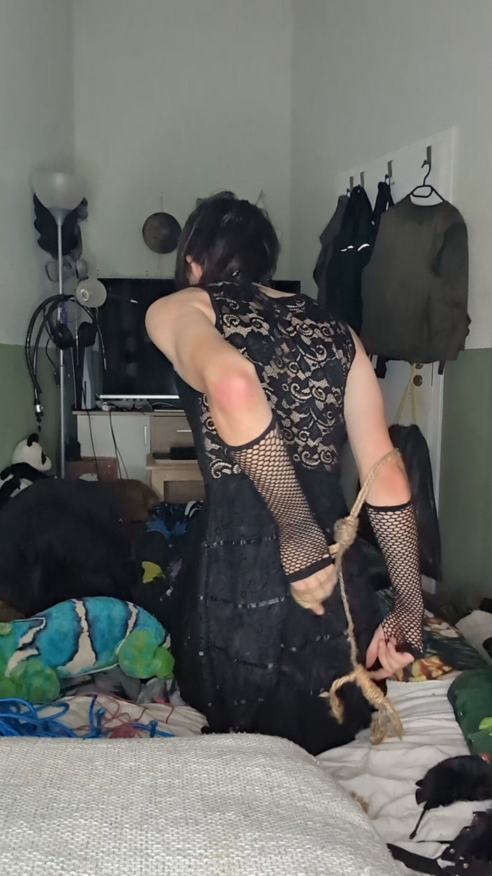 AJ_the_catgirl: Littel scadenza della corda in abito