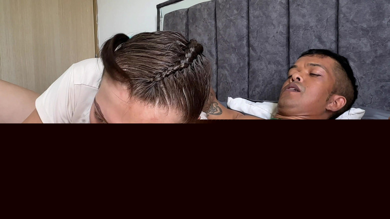 Julianaburning: 反抗的な妊婦と、誘惑に負けて激しく抱くことができなかった小人の隣人。