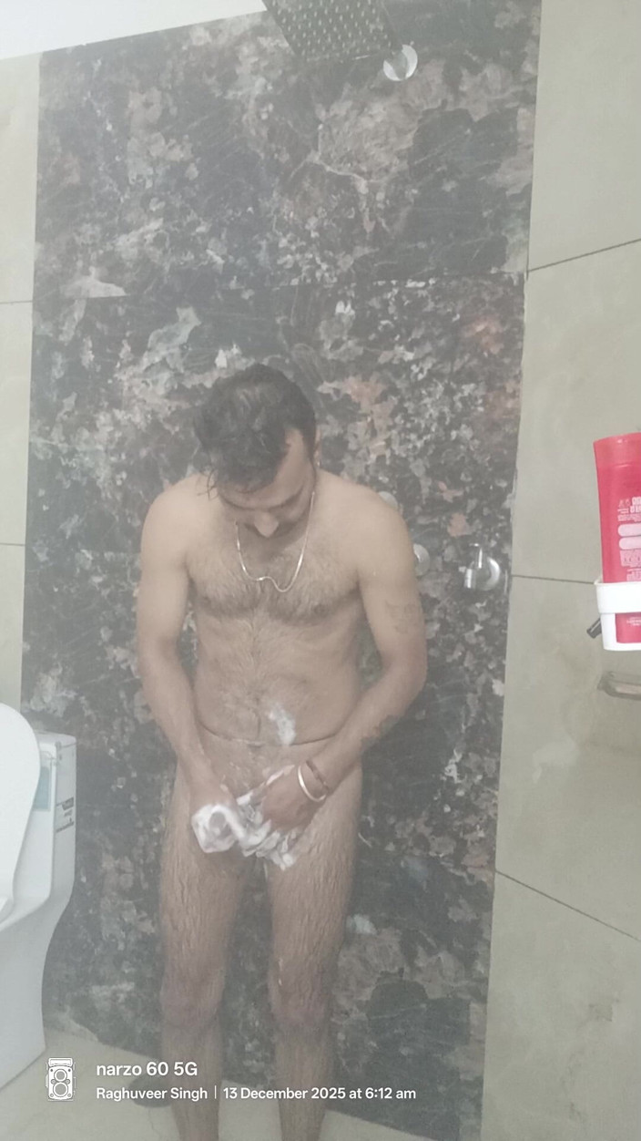 Rajasthani-old-lover: Oficial do exército indiano tomando banho