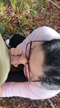 Sexy MILF Make a Great Outdoor Blowjob