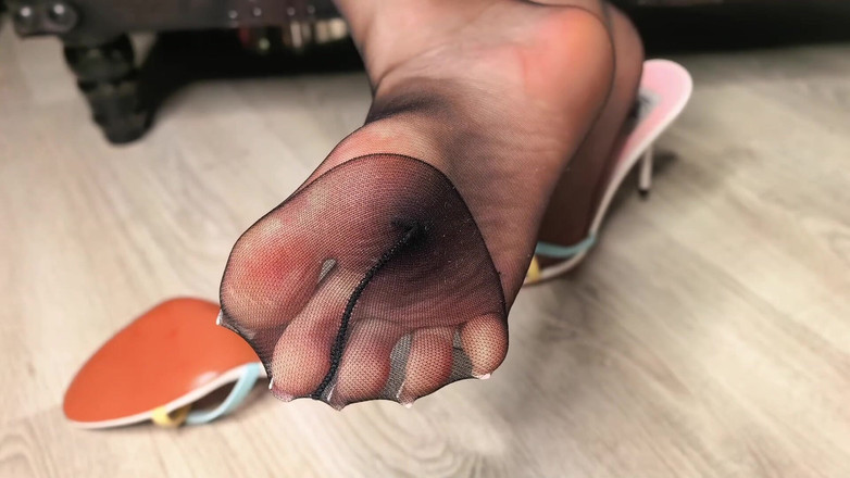 Goddess Lena: Чёрные колготки-ноги