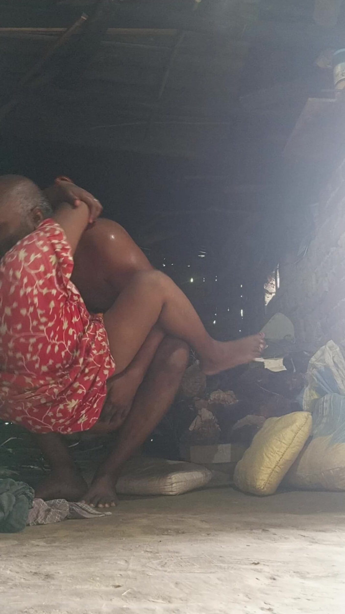 Auntixxx69: El marido calvo de la tía pone todo su pene...