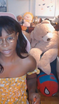Vanniall si gadis trans kulit hitam angkat sperma untuk masturbasi kontol besarnya - pertunjukan webcam dengan crot di muka