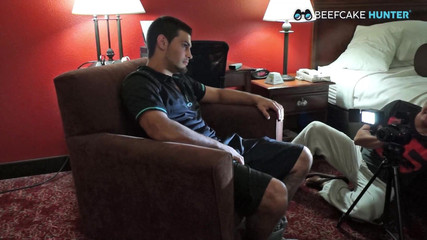 Beefcake Hunter: 用足球运动员的腿吮吸猛男