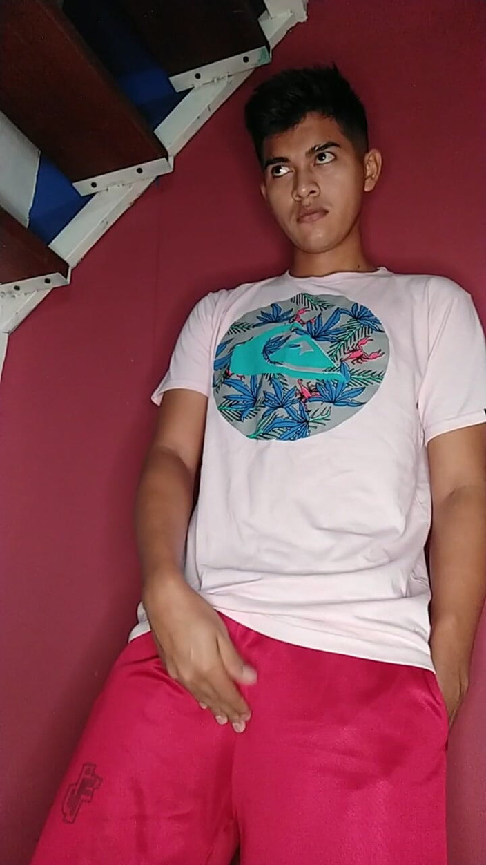Viral boys: Alan Tokers se masturba al amanecer