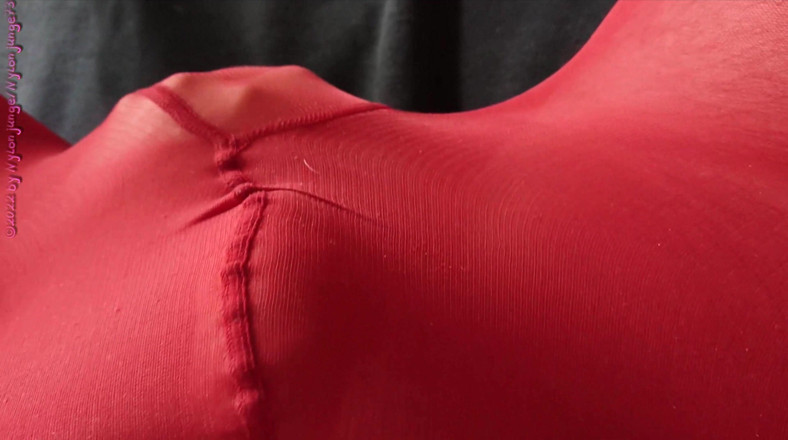 Carmen_Nylonjunge: Nylonjunge houdt van de rode panty 1 ** Testikels plezier **