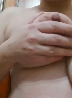 povtwosex: 我的热辣继母从我的大奶子上脱了出来