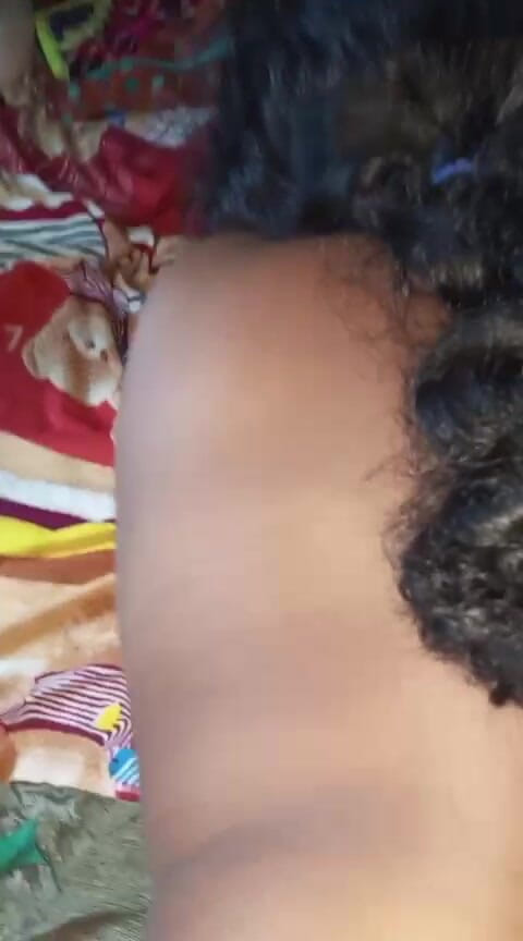 Auntixxx69: 我用指甲花装饰了我的阴部和屁股，然后被男朋友操了