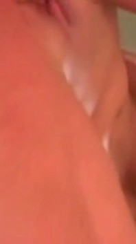 Retro Beauty visar sitt trånga hål