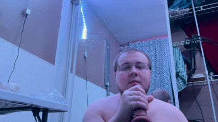Chubbybidude: Baculatý gay cvičí orál na černém robertku