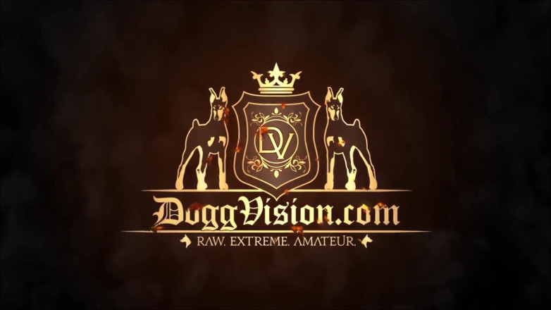 DoggVision: Creampie mendalam untuk awek putih bertatu berbulu