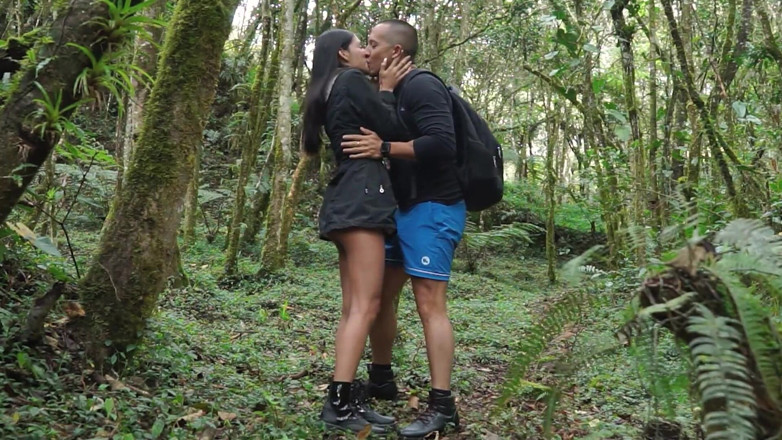 ASHLEYHAROLDSW: 继母在森林里做爱并被射在奶子上