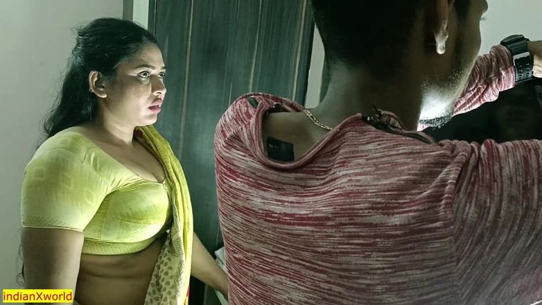 Indian Xshot: 年轻的电视技工操离婚的妻子