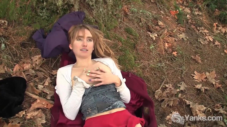 Yanks: Yanks girl Chloe Randall masturbating outdoors