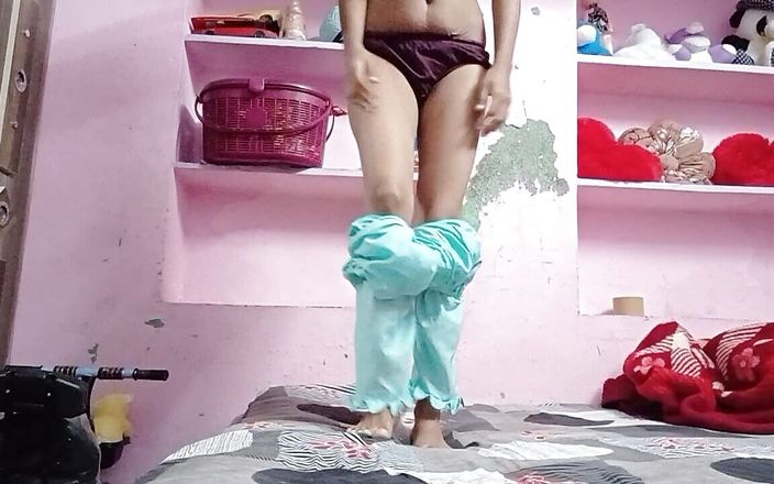 Couplemastiii: Odamda yüze boşalma desi yenge güzel yenge sikişiyor