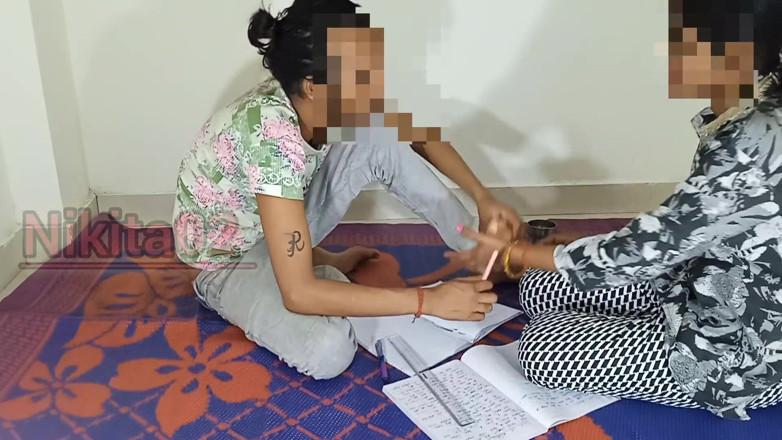 Nikita02: Abang tiri dan adik tiri berseronok dengan mainan seks