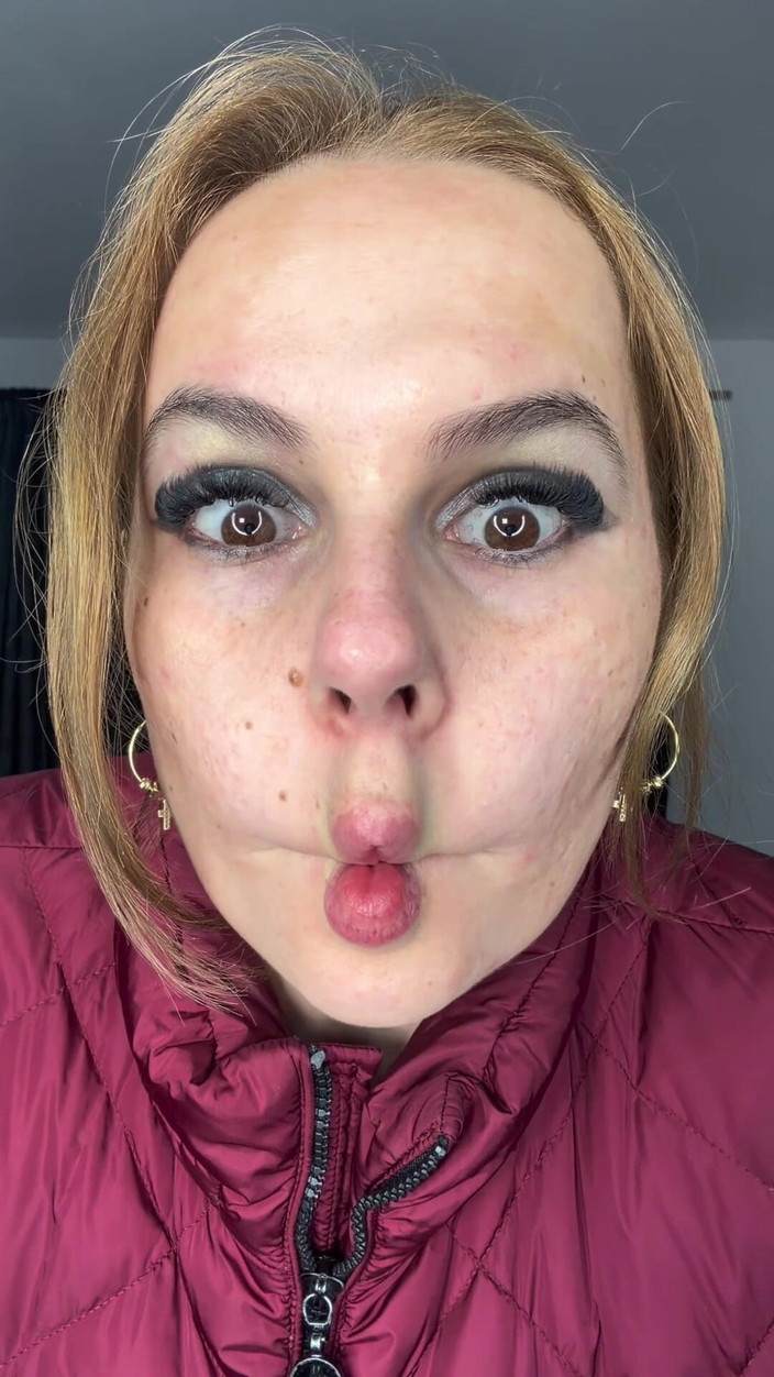 Emeli: Cara de labios