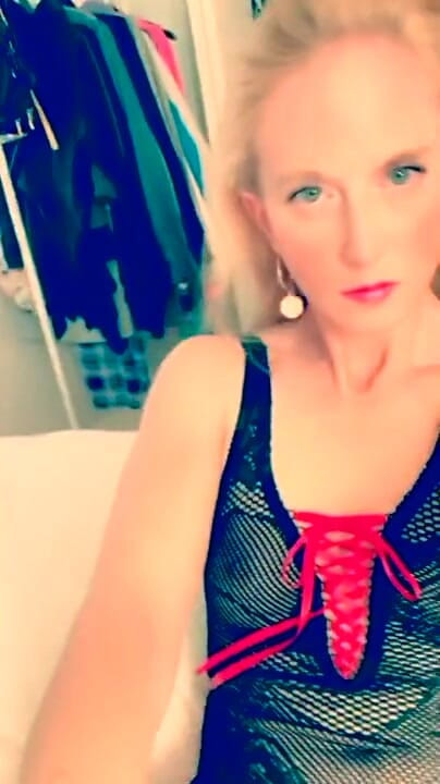 Chelly181818: Zonder kruis lingerie spelen. Uitgepakt