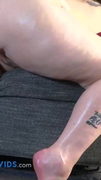 PAWG dojrzała dziwka spust na twarzy i włosach