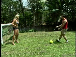 Hot TRANSformations: Sexy tranny bere masivního ptáka do zadku venku