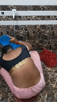 Video del bagno femminile desi