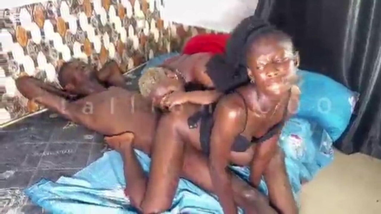 Touch sex: 3some erotis