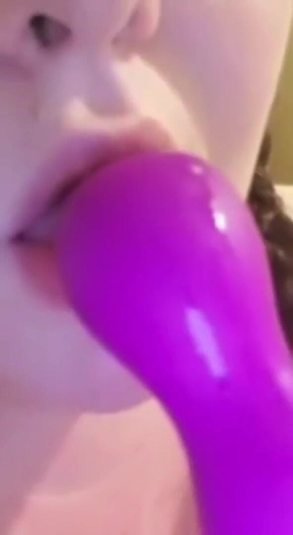 Real homemade BBW BBC porn: YoungEnglishBBW - siết chặt bộ ngực của tôi bú núm vú...