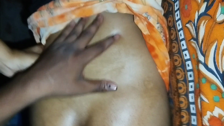 Deshi women: Video mengongkek pantat Tasnim, seorang awek kampung.