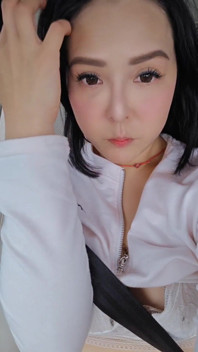 Korean Teen Flashing in the Car