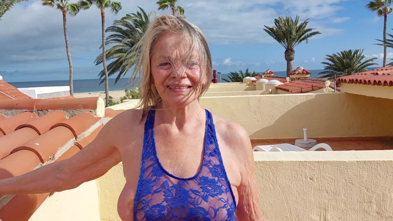 martinawest: Martina West รูดหีตัวเองในชุดบอดี้ลูกไม้โปร่งแสง