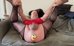 Kort, intensiv anal träning i en sexig outfit