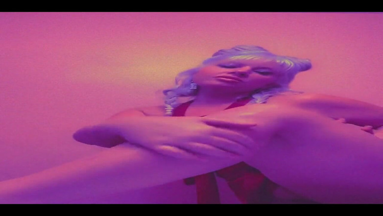 PaintedRose: Zvednuto nahoru.. Na co? pro tvou rudou raketu. Samozřejmě