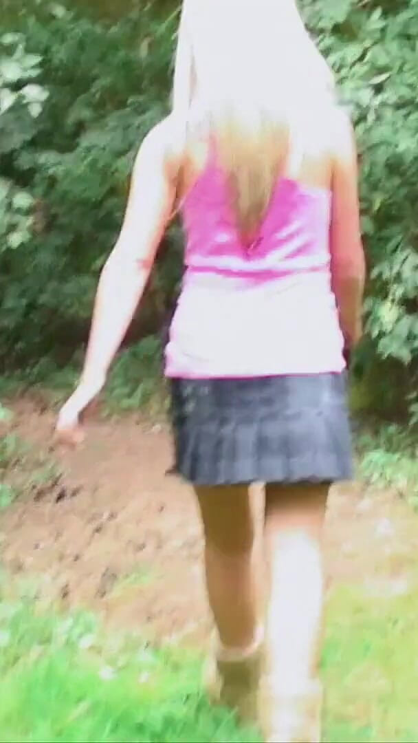Killergram: Sarışın ateşli orta yaşlı seksi kadın ormanda yabancıları emmeyi seviyor