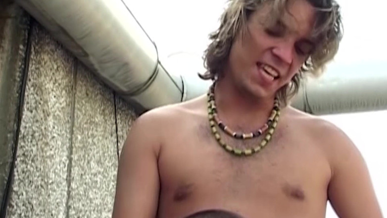 SEXUAL SIN GAY: Bareback sul tetto scena-4 il bel uomo gay si gode...