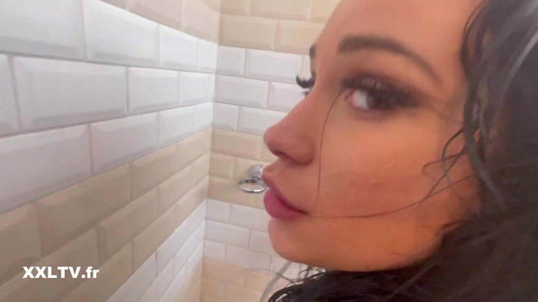 XXLTVFR: Naughty Shower with Bellucci