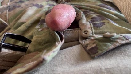 Gay Soldier Stuff: Honění v mé uniformě v černé ponožkě a bosé!