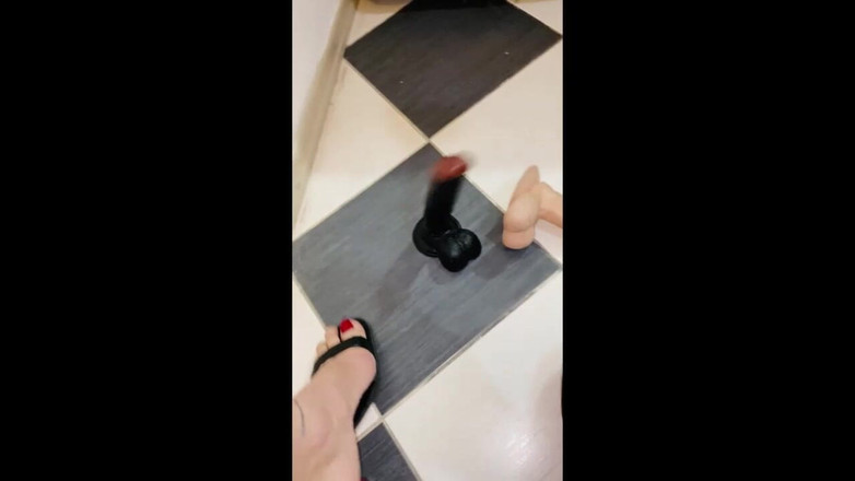 Mistressrola: Golpeando consolador tan duro