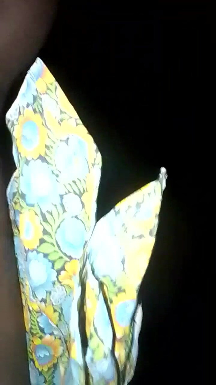 Janua294: La sœur du voisin prend du plaisir en faisant pipi...