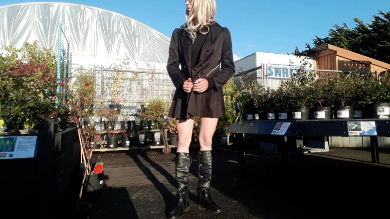 The Midnight Minx: Garden centre 2