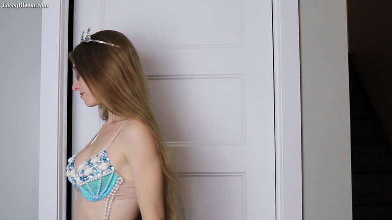 Lacey Bloom: Sirena Dragon rău călărește 10:51